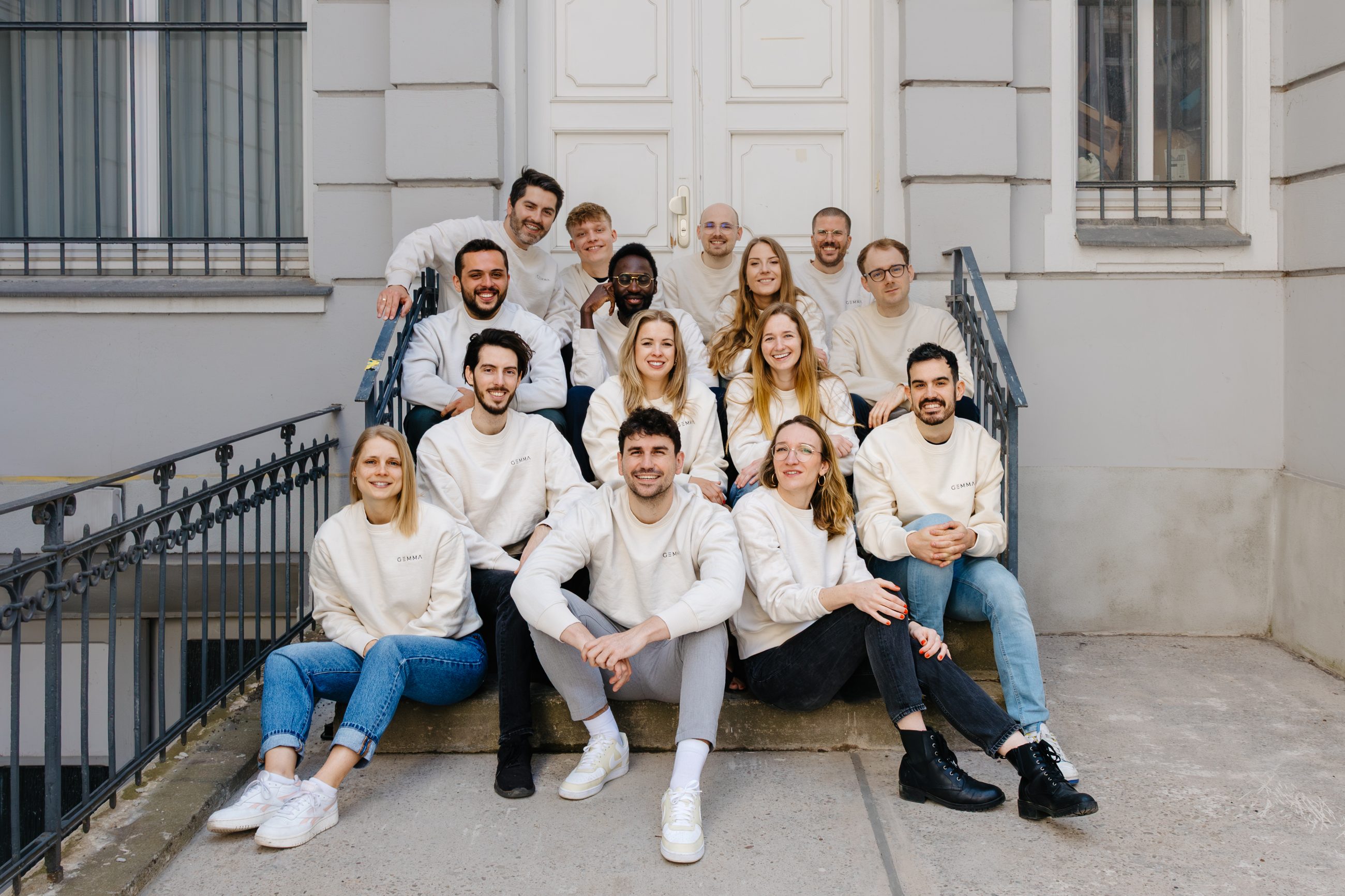 The whole Gemma Analytics team in front of the Berlin office